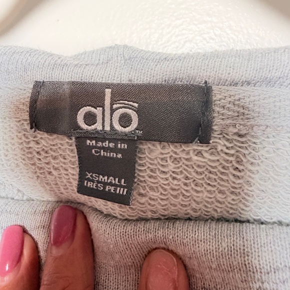 ALO Yoga Light Gray Off-Shoulder Sweater - Picture 3 of 3